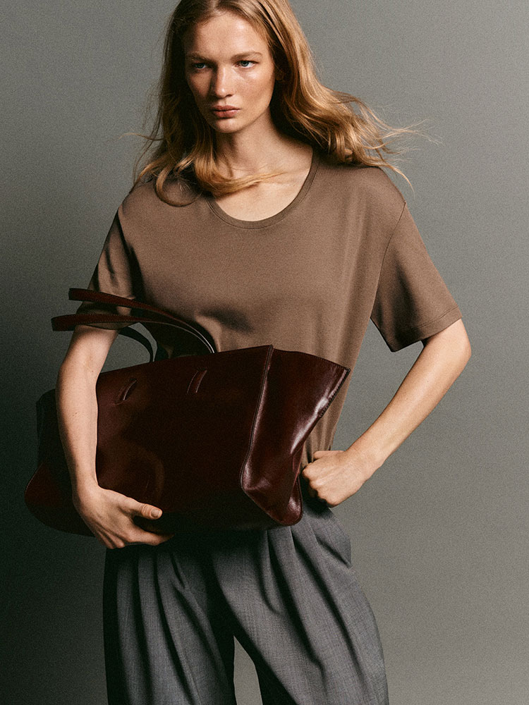 スクープネック コットンTシャツ